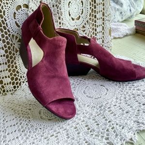 EILEEN FISHER SOFT SUEDE WEDE HEEL OPEN TOE DESIGNER SHOES PURPLE 9M VERY NICE